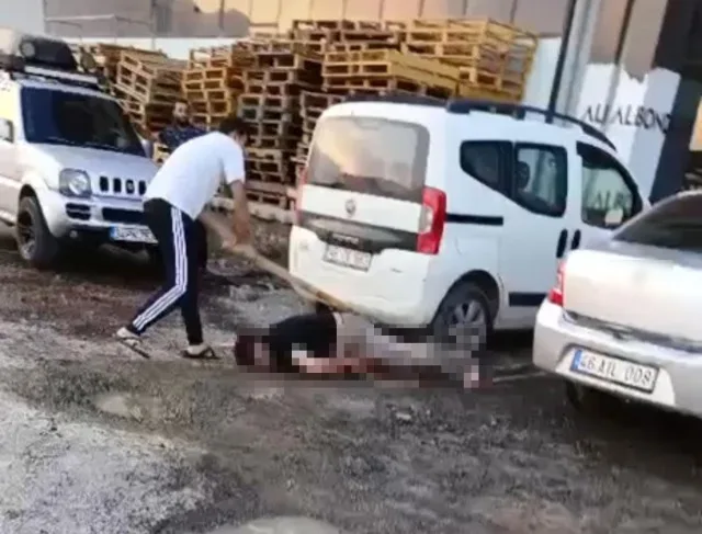 Kahramanmaraş’ta Deprem Yardımcısı Olan Genç, Su İsteği Nedeniyle Sopalarla Dövülerek