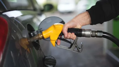 Benzine Salı Gecesi Büyük Zam Geliyor: Akaryakıt Fiyatlarındaki Artış Vatandaşın