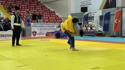 Rıza Kayaalp Spor Salonu'nda 40 İlden 343 Sporcunun Katıldığı Kuşak