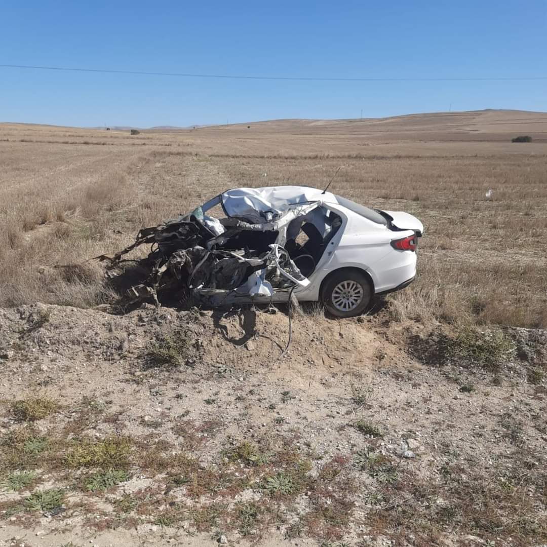 Boğazlıyan Sırçalı Tekkesi'nde Feci Kaza: Pancar Yüklü Kamyonla Otomobil Çarpıştı,