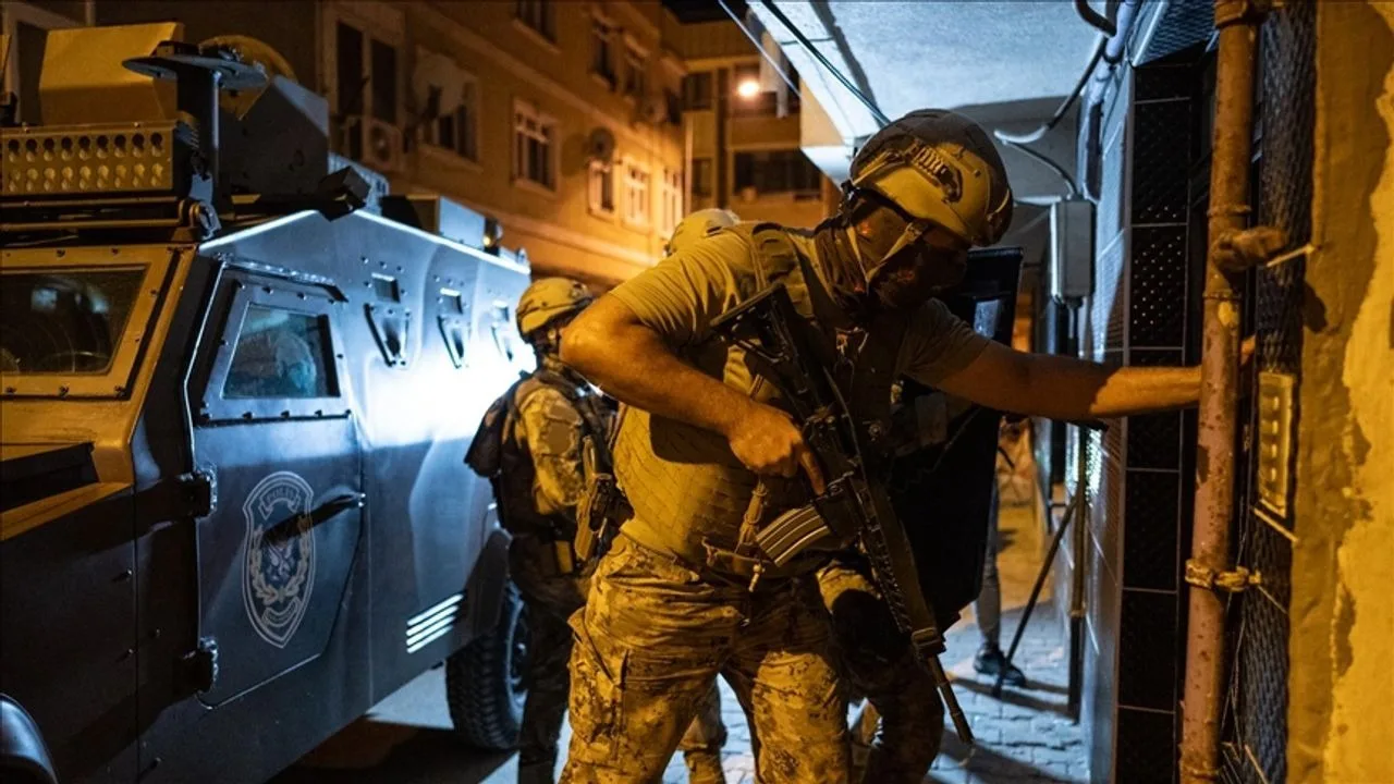 Yozgat Emniyeti'nden Suçlulara Şafak Operasyonu: İl Genelinde Yapılan Çalışmalarla Aranan