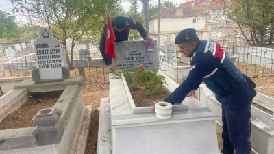 Yozgat İl Jandarma Komutanlığı'ndan Şehit Kabristanlarına Anlamlı Ziyaret: Temizlik ve