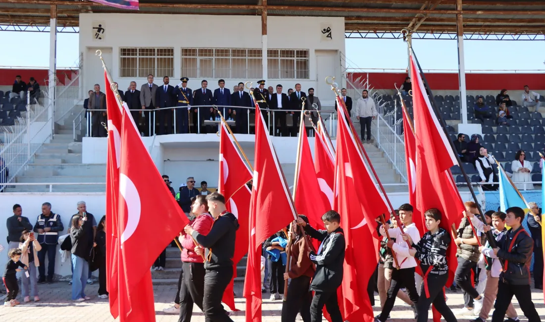 Yerköy’de Cumhuriyet’in 101’inci Yılı Coşkuyla Kutlandı Yerköy İlçe Stadyumu’nda Cumhuriyet'in 101'inci yılına özel kutlama programı düzenlendi.
