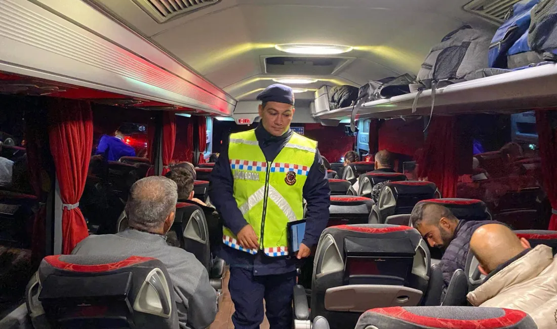 Yozgat İl Jandarma Komutanlığı, Yozgat-Çekerek Karayolu'nda trafik denetimlerini sıkılaştırarak, yolcu