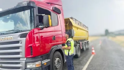 Valilik, yolların güvenliğini tehlikeye atan aşırı tonajlı araçların trafikte yarattığı