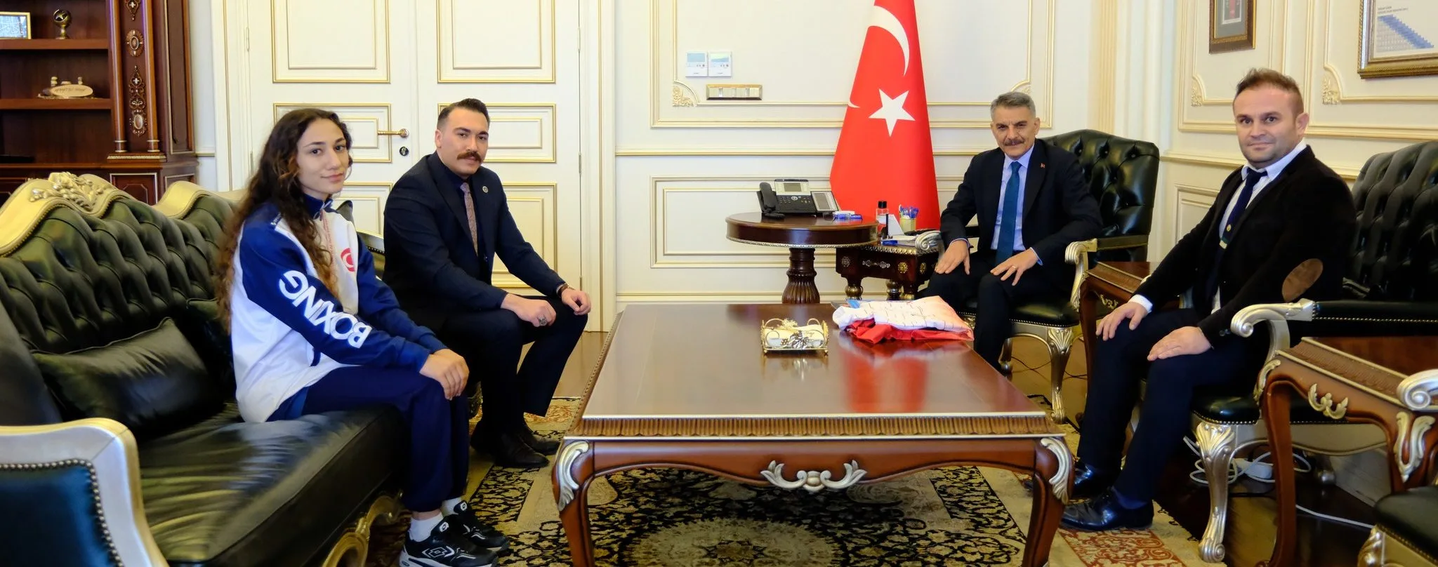 Yozgat Valisi Mehmet Ali Özkan, Türkiye 3’üncüsü olan Betül Zararsız’ı