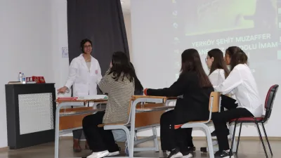 Şehit Muzaffer Tufaner Kız Anadolu İmam Hatip Lisesi’nde düzenlenen programda,