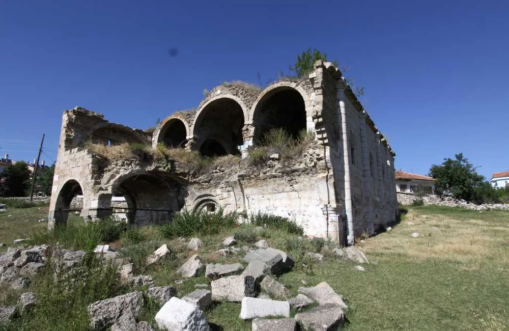 Akdağmadeni'nin Yeşildere Mahallesi'nde yer alan 1862 yapımı Akdağmadeni Kilisesi, eşsiz