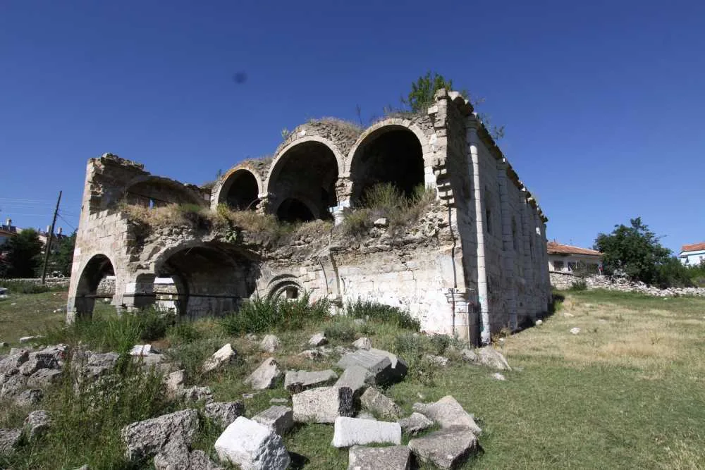 Akdağmadeni'nin Yeşildere Mahallesi'nde yer alan 1862 yapımı Akdağmadeni Kilisesi, eşsiz