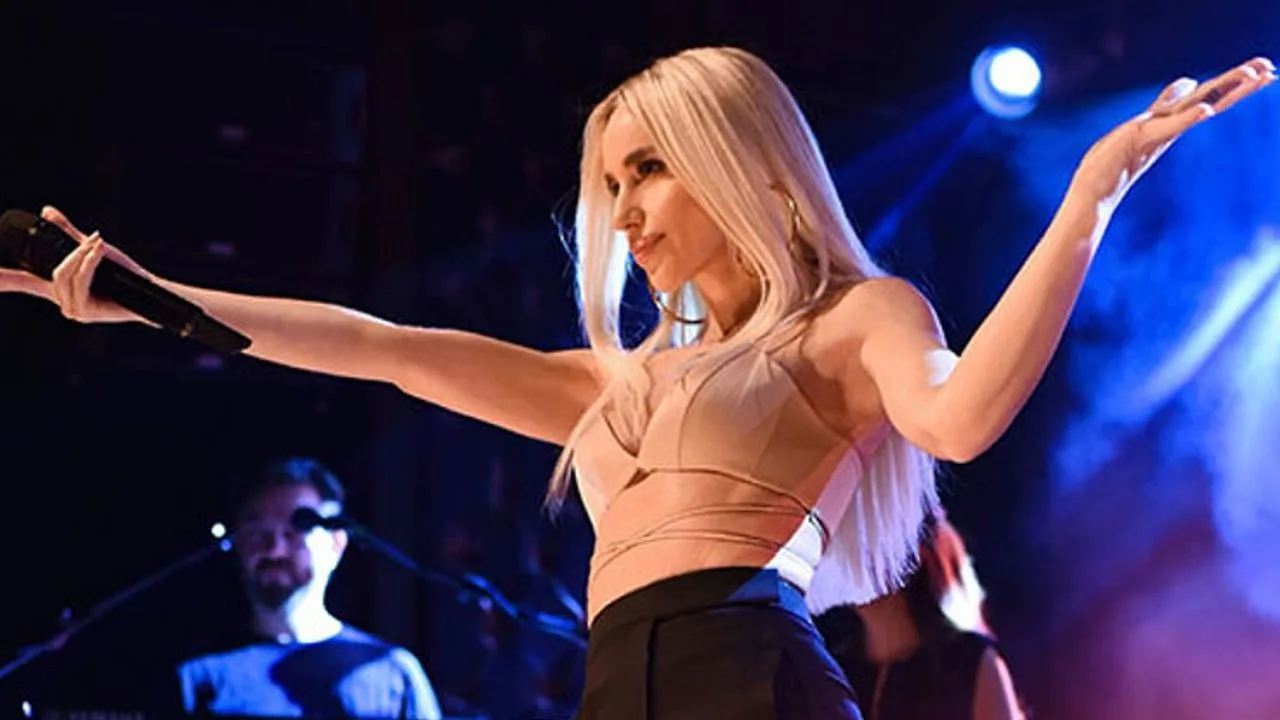 Türk pop müziğinin en sevilen isimlerinden Gülşen, müzik kariyerinde yeni