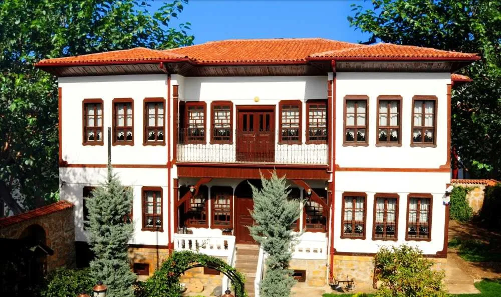 Yozgat, tarihi dokusuyla Türkiye’nin en özel şehirlerinden biri olup, geçmişin
