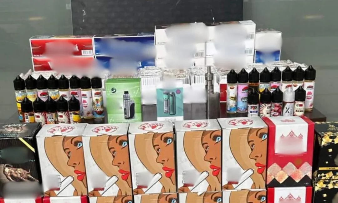 KOM Şube Müdürlüğü ekipleri, kaçakçılıkla mücadele kapsamında gerçekleştirdikleri baskında nargile