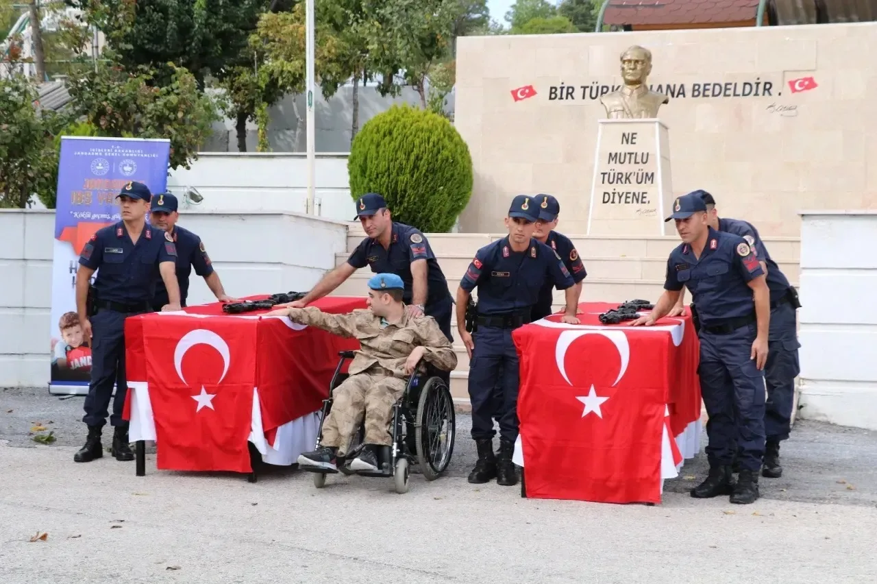 Ozan Arif Keser, Yozgat’ta düzenlenen temsili askerlik faaliyeti kapsamında yemin