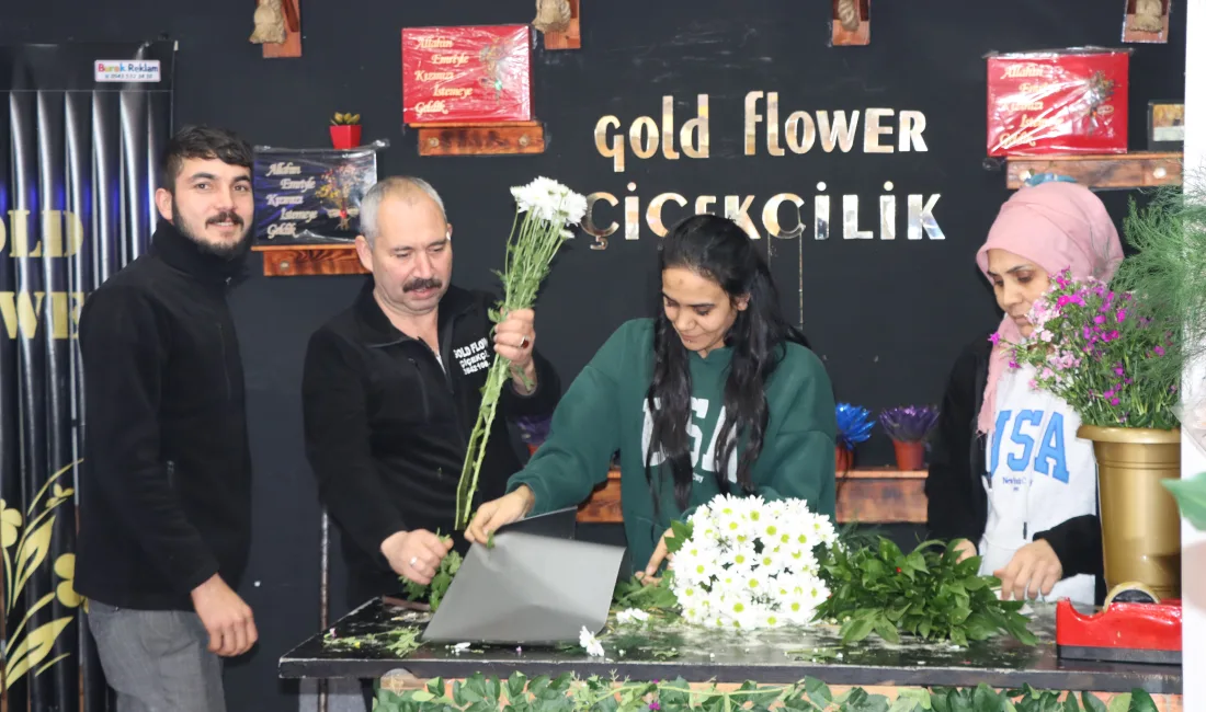 24 Kasım Öğretmenler Günü'nde Yerköy’deki çiçekçilerde büyük yoğunluk yaşandı. Yerköy
