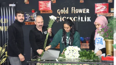 24 Kasım Öğretmenler Günü'nde Yerköy’deki çiçekçilerde büyük yoğunluk yaşandı. Yerköy