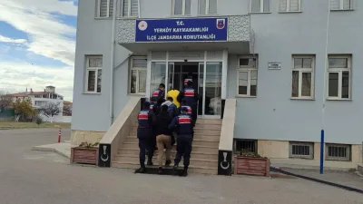 Yerköy Jandarma ekipleri, devriye sırasında şüpheli davranış sergileyen ve firari