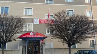Yerköy Molla Hüsrev KYK Yurdunda kalan öğrenciler, gönüllü olarak "Komşum
