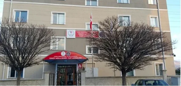 Yerköy Molla Hüsrev KYK Yurdunda kalan öğrenciler, gönüllü olarak "Komşum