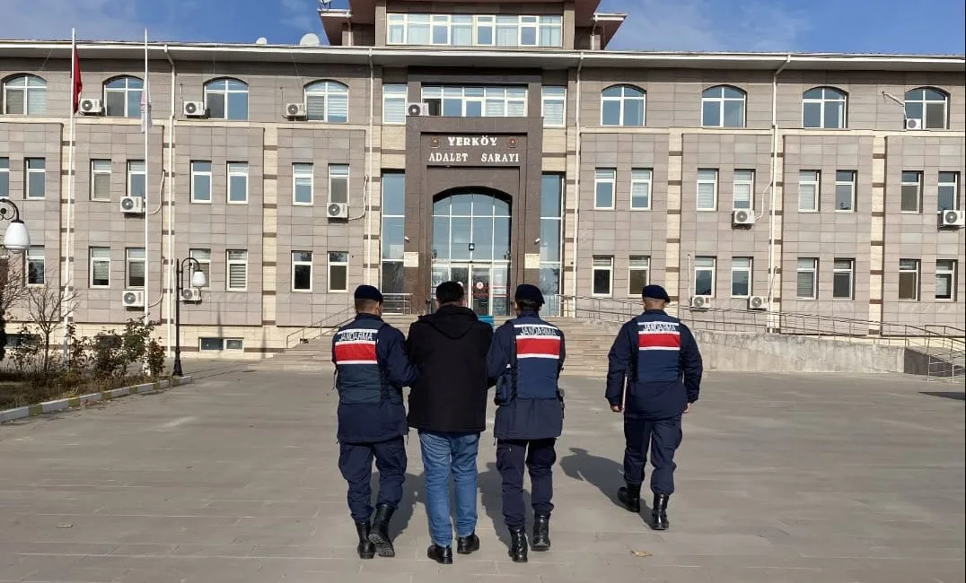 Yerköy'de güvenlik güçlerinin başarılı operasyonu sonucunda, hakkında kesinleşmiş 1 yıl