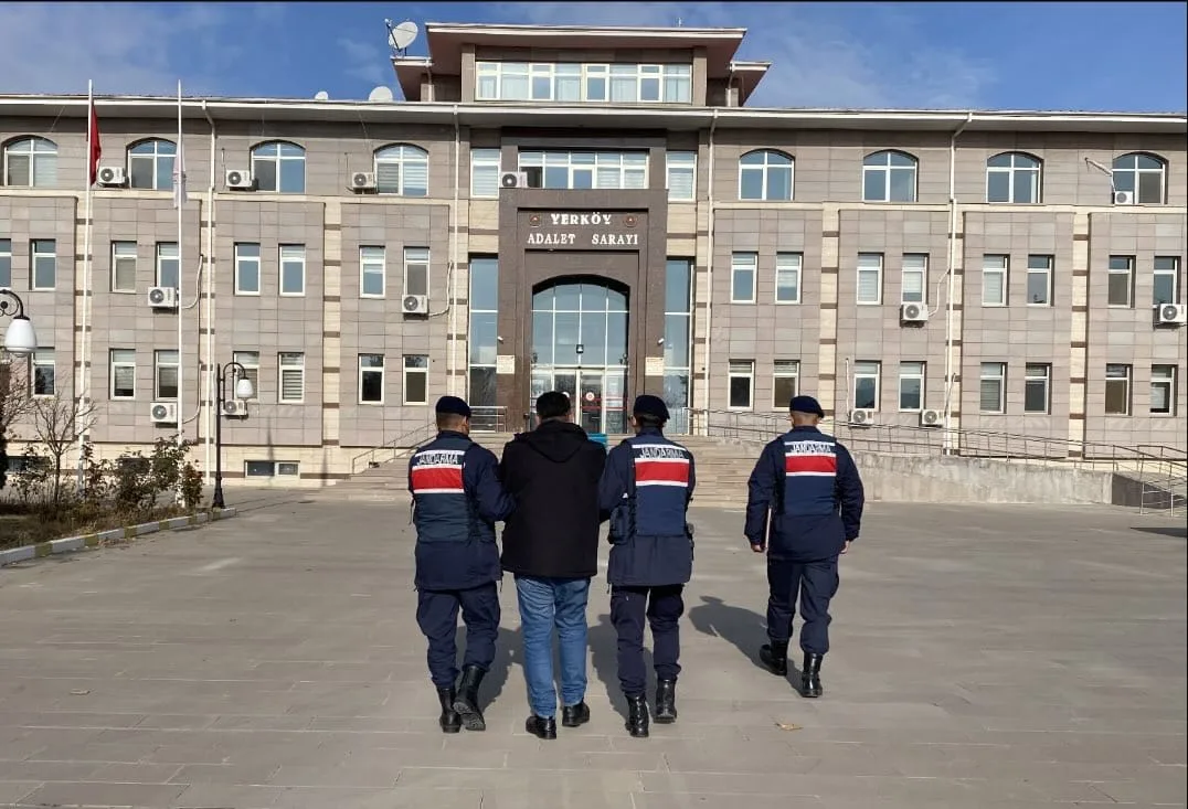 Yerköy'de güvenlik güçlerinin başarılı operasyonu sonucunda, hakkında kesinleşmiş 1 yıl