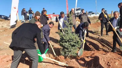 Yerköy'de "Çocuklar Fidanıyla Büyüsün" projesi kapsamında ilk fidanlar minik öğrencilerin