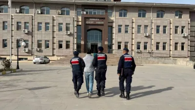 Hakkında 4 ay 15 gün kesinleşmiş hapis cezası bulunan M.U.,