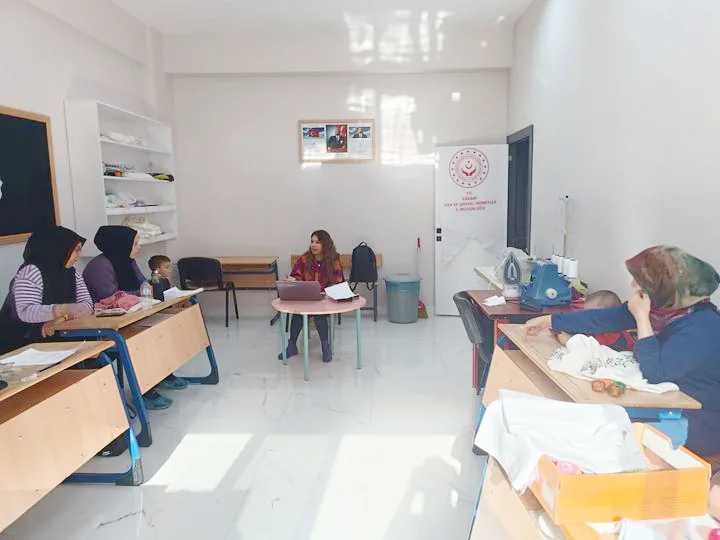 Yozgat ADEM’de düzenlenen "Evlilik Öncesi Eğitim" seminerinde, kursiyerlere sağlıklı aile