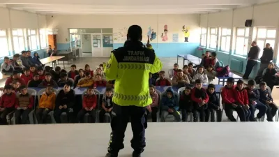 Yozgat İl Jandarma Komutanlığı, ilkokul ve ortaokul öğrencilerine trafik eğitimi