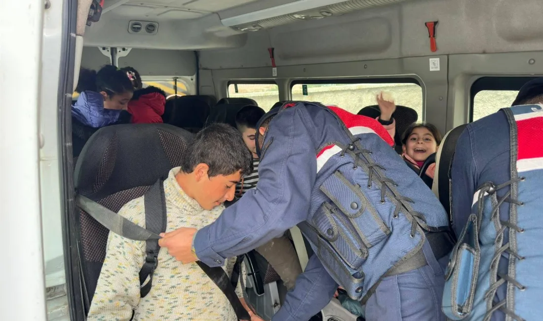 Yozgat İl Jandarma Komutanlığı’ndan Emniyet Kemeri Denetimi Yozgat İl Jandarma Komutanlığı, Boğazlıyan Karayolu üzerinde emniyet kemeri denetimi