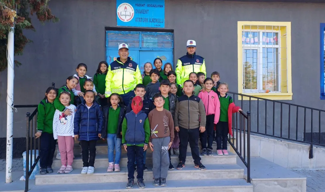 Yozgat İl Jandarma Komutanlığı, öğrencilere trafik güvenliği konusunda seminer verdi.