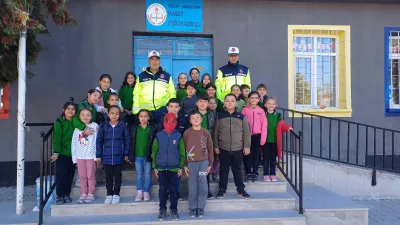 Yozgat İl Jandarma Komutanlığı, öğrencilere trafik güvenliği konusunda seminer verdi.