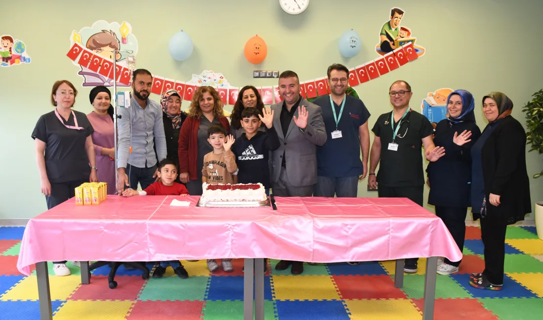 Yozgat Şehir Hastanesi çocuk servislerinde kalan minikler, 20 Kasım Dünya