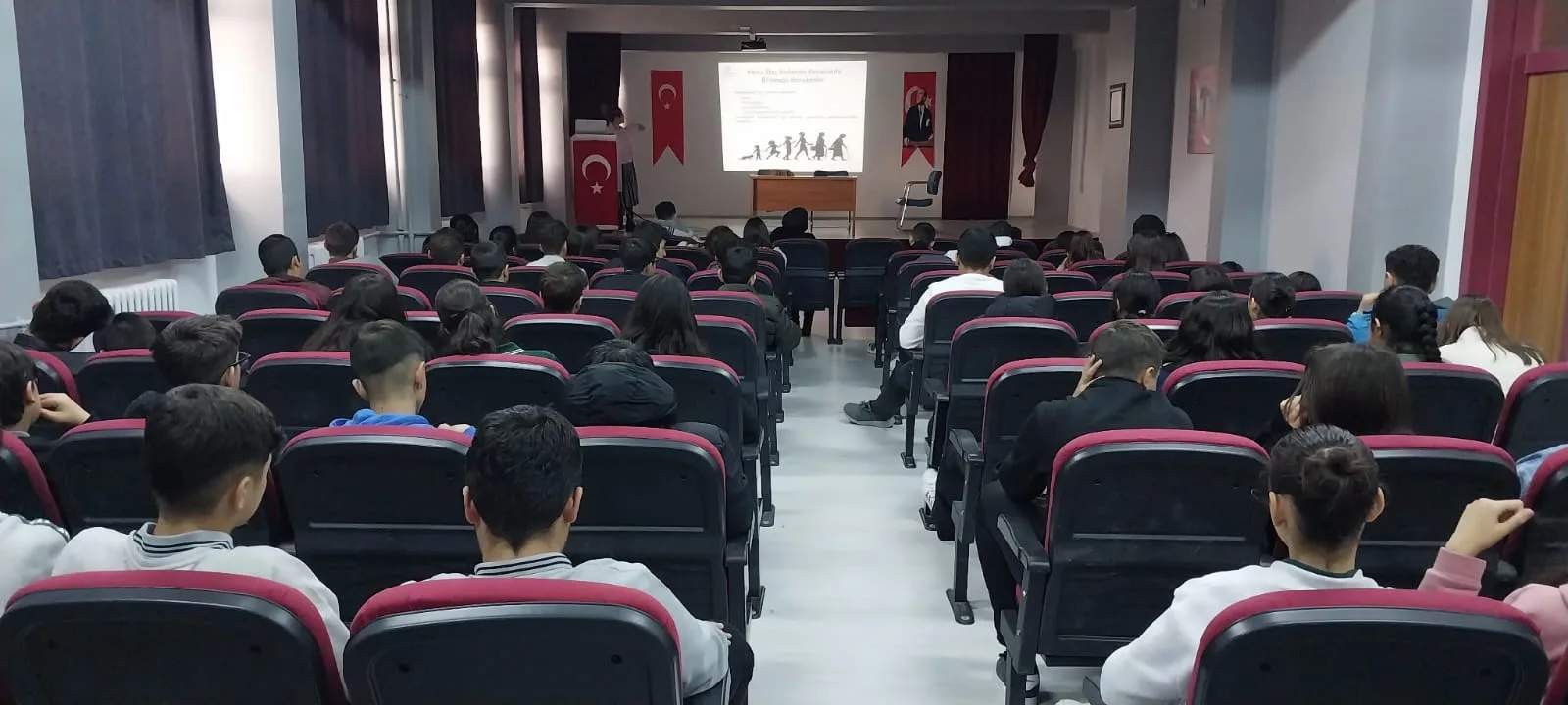 Yerköy İlçe Sağlık Müdürü Dr. Candaş Tan ve sağlık personeli,