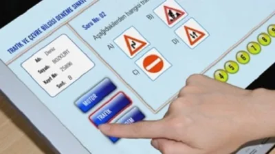 Kırşehir'de ehliyet sınavına kopya düzeneğiyle girmeye çalışan bir kişi, polis