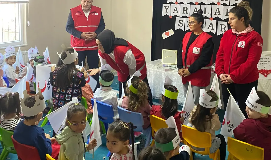 Yerköy’de Kızılay Haftası coşku ile kutlandı Türk Kızılay Şube Başkanı Yaşar Altıntaş, Yerköy’de Kızılay Haftası etkinliklerinin