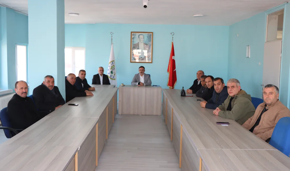 Mahalle muhtarlarıyla düzenlenen toplantıda Yerköy’ün sorunlarını ve önceliklerini dinleyen Başkan