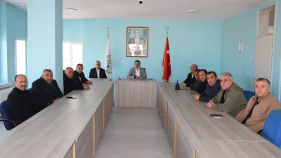 Mahalle muhtarlarıyla düzenlenen toplantıda Yerköy’ün sorunlarını ve önceliklerini dinleyen Başkan