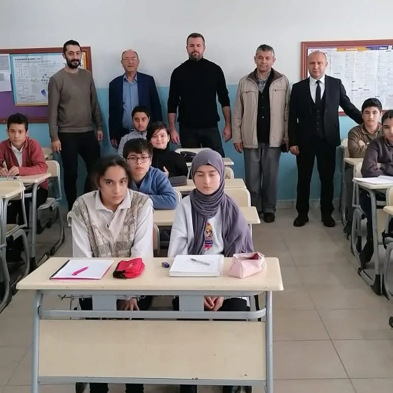 Yerköy İlçe Milli Eğitim Müdürü Necmettin Sağlam, okul ziyaretleri kapsamında