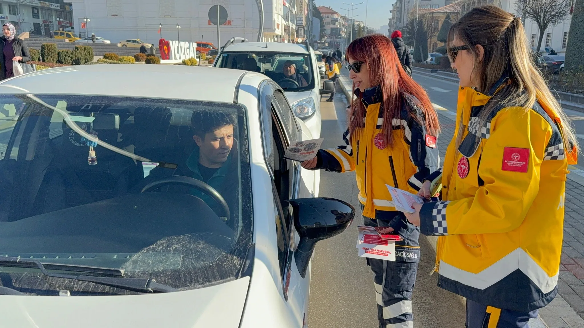 Sağlık Bakanlığı'nın başlattığı "Fermuar Sistemi ile Yaşama Yol Ver" kampanyası,