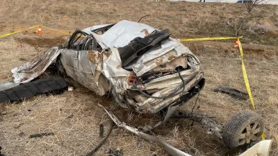 Sarıkaya-Boğazlıyan kara yolunda kontrolden çıkan bir otomobilin tarlaya devrilmesi sonucu