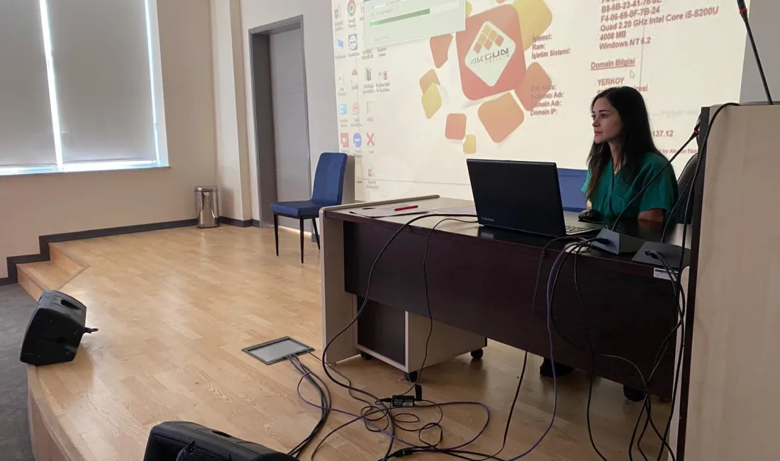 Kadın doğum uzmanı Op. Dr. Gökçe Aykanat ve Ebe Nermin