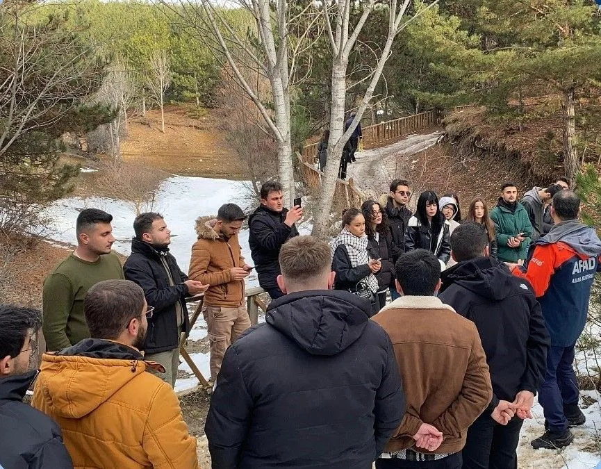 Yozgat Çamlığı Milli Parkı'nda düzenlenen "Doğada Kayıp Kişi Arama Eğitimi",