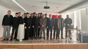 Hüseyin Erbaş Anadolu İmam Hatip Lisesi’nde düzenlenen şiir dinletisinde öğrenciler,
