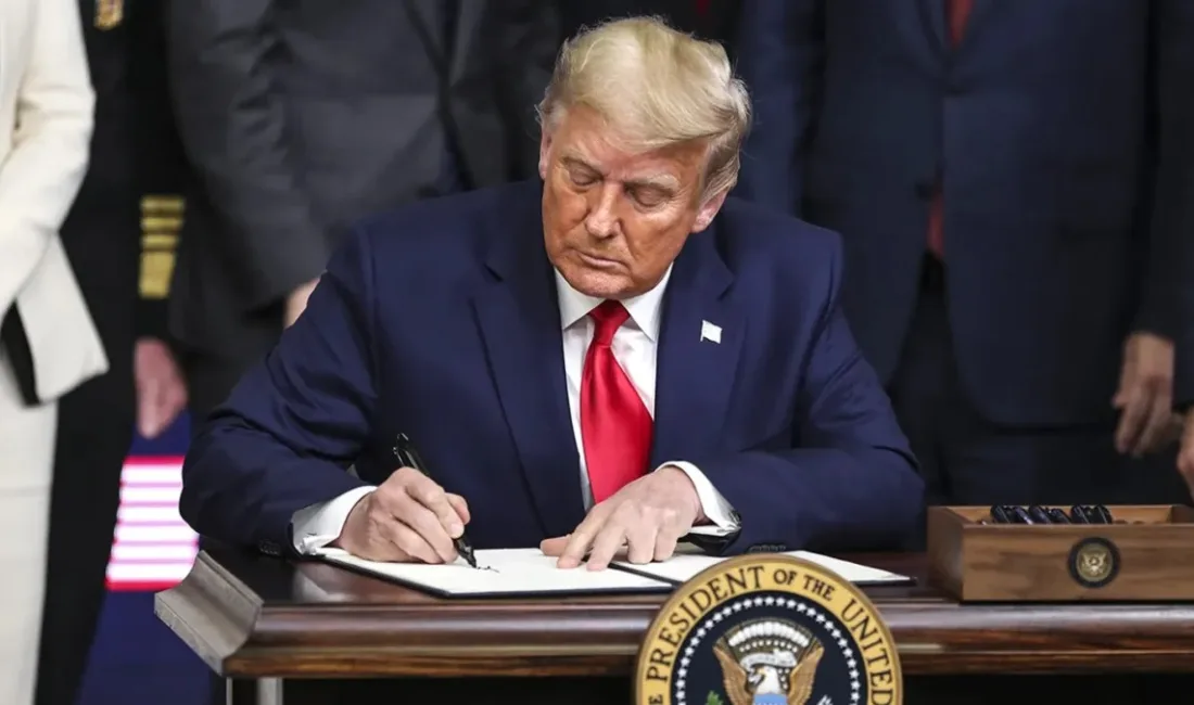 Donald Trump, Beyaz Saray’a dönüşünün ilk gününde 100’den fazla başkanlık