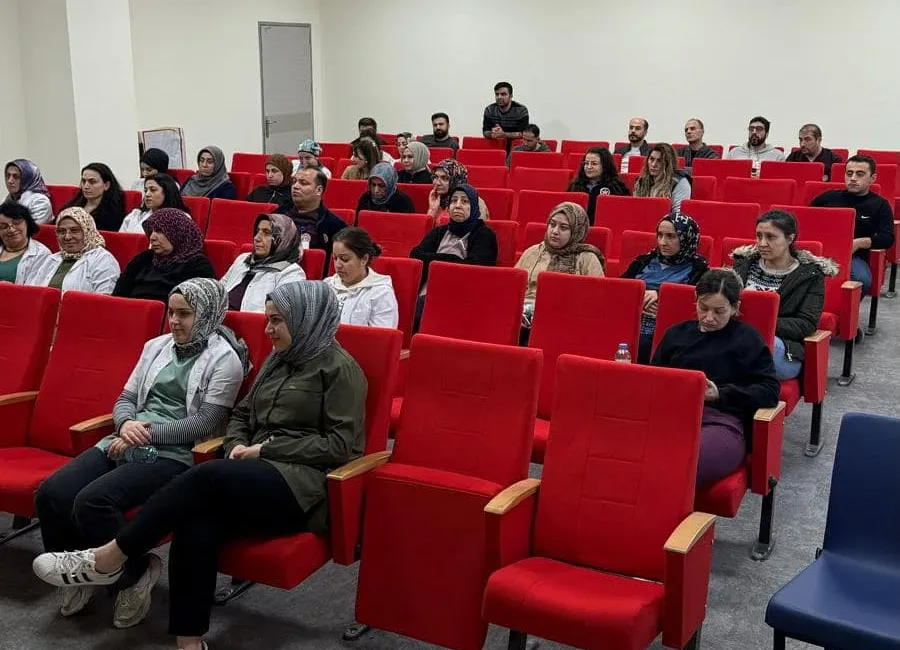 Yerköy Devlet Hastanesi'nde, personelin hizmet kalitesini artırmak amacıyla iletişim becerileri,