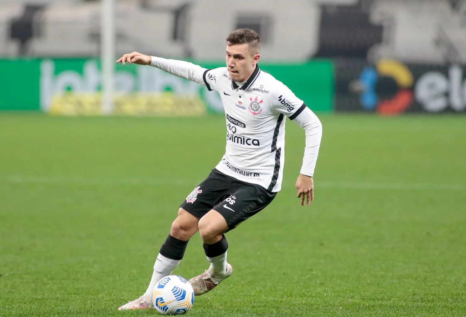 Beşiktaş, UEFA Avrupa Ligi'nde kazandığı moralin ardından transfer çalışmalarına hız