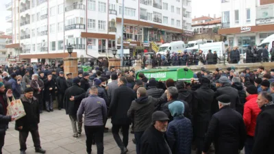 Şehit Adnan Altunok’un annesi Fikriye Altunok, tedavi gördüğü İstanbul’daki hastanede