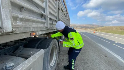 Yozgat İl Jandarma Komutanlığı, yük taşıyan araçlara yönelik kapsamlı trafik