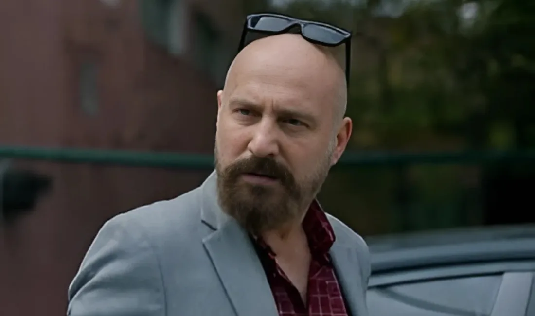 "Uzak Şehir" dizisinin dikkat çeken karakterlerinden Halis, güçlü duruşu ve