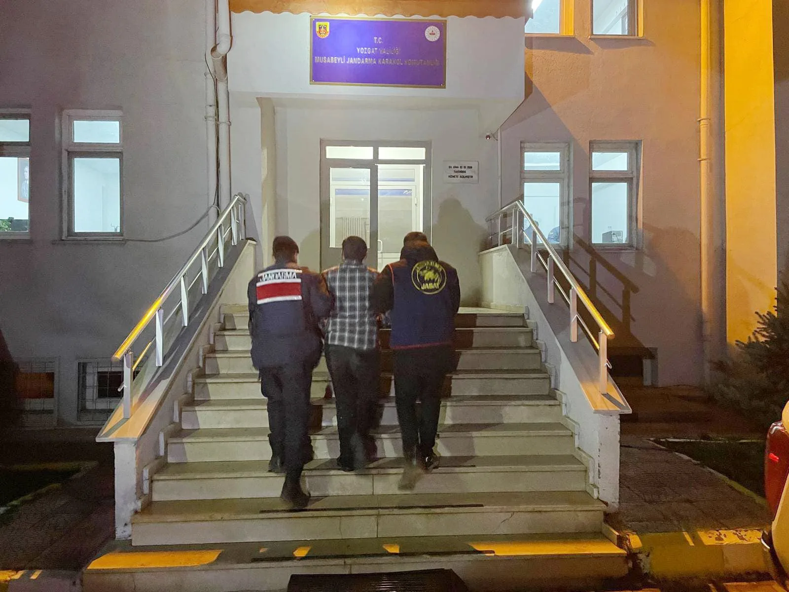 Yozgat'ta gerçekleştirilen denetimlerde, cezaevi firarisi (G.K.) yakalanarak tutuklandı.